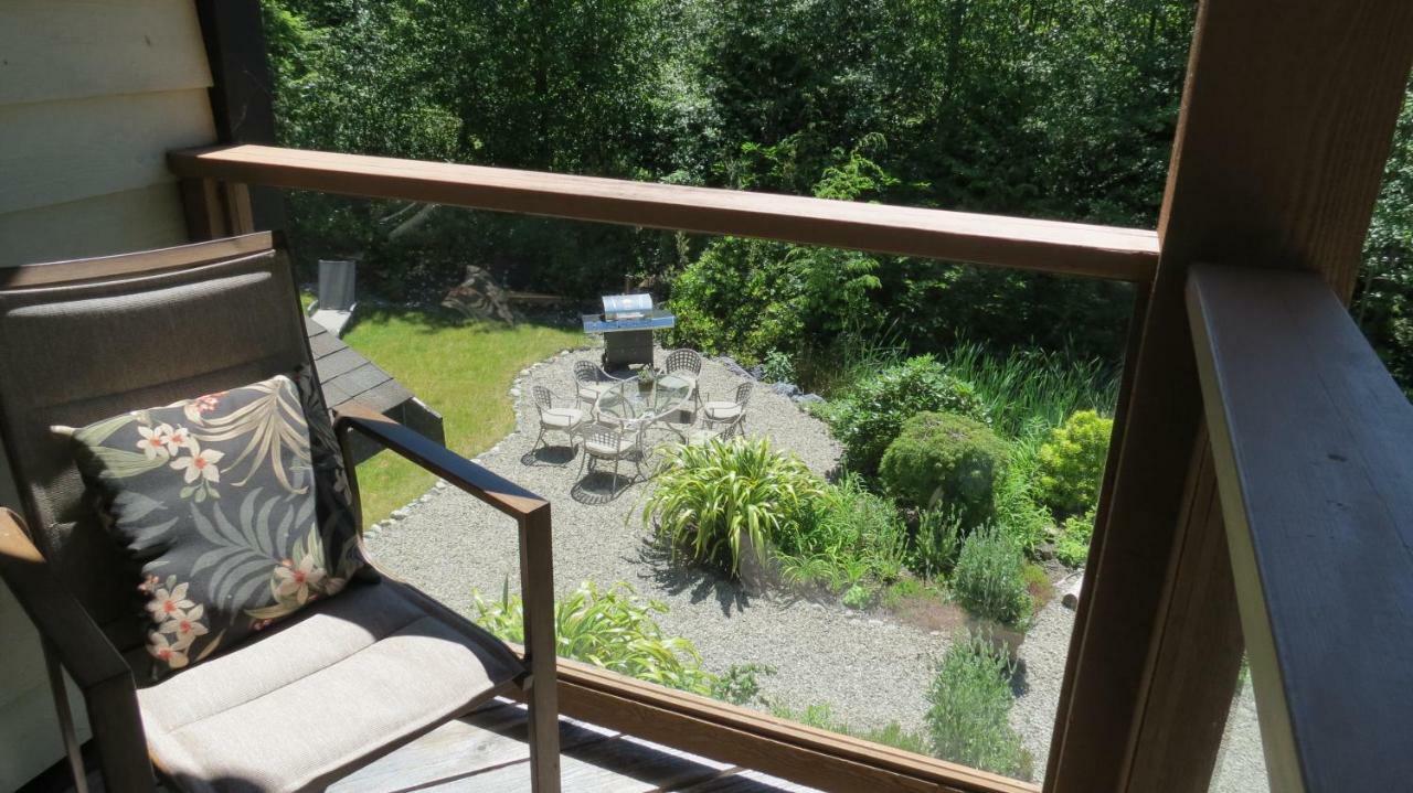Cobble Wood And Bird Sanctuary Guest Houses Tofino Eksteriør bilde